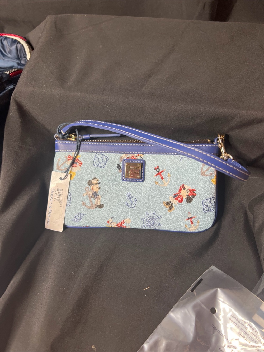 DOONEY & BOURKE Disney cruise 2019 Clutch Mini Hand Bag NWT and D&B tissue paper - Picture 4 of 4